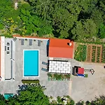 Ivanova - Makarska By Guide *