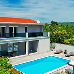 Ivanova - Makarska By Guide Villa Zadvarje