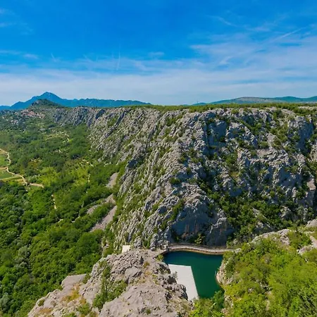 Ivanova - Makarska By Guide