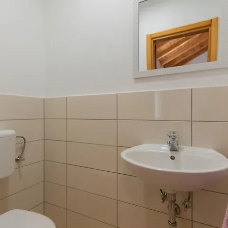 Ivanova - Makarska By Guide Zadvarje