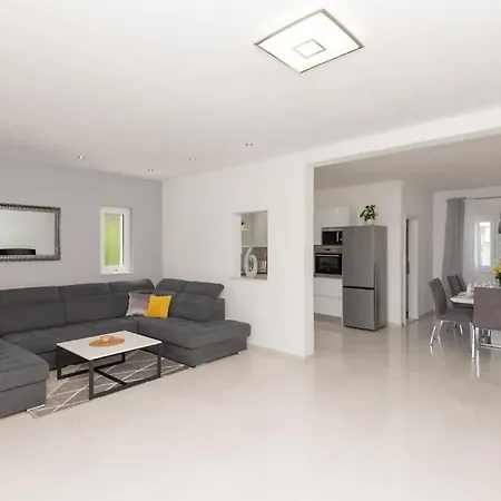 Ivanova - Makarska By Guide Villa Zadvarje