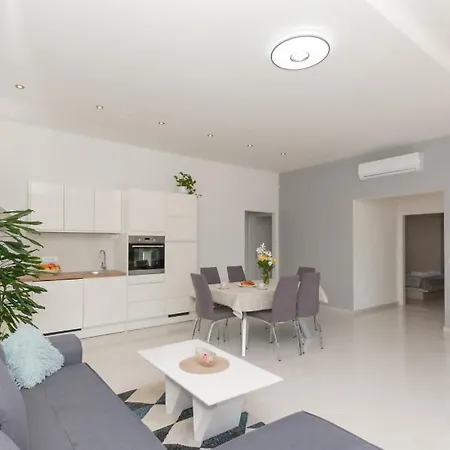 Ivanova - Makarska By Guide Villa