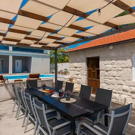 Villa Ivanova - Makarska By Guide