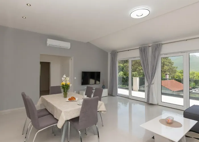 Ivanova - Makarska By Guide Zadvarje