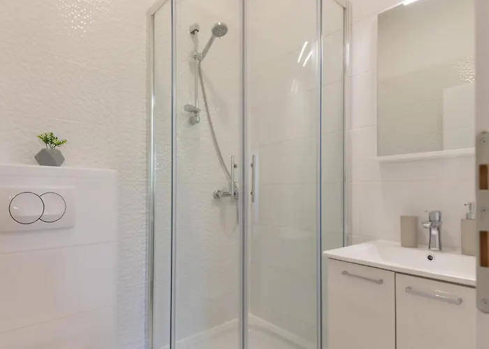 Ivanova - Makarska By Guide Zadvarje