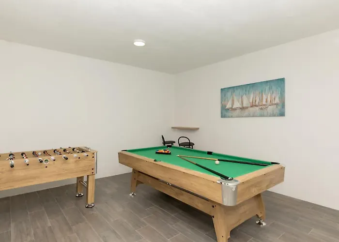 Ivanova - Makarska By Guide